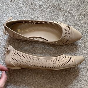 Restricted cutout tan flats